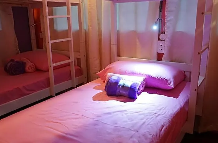 Peach Haven, A For Backpackers Hotel