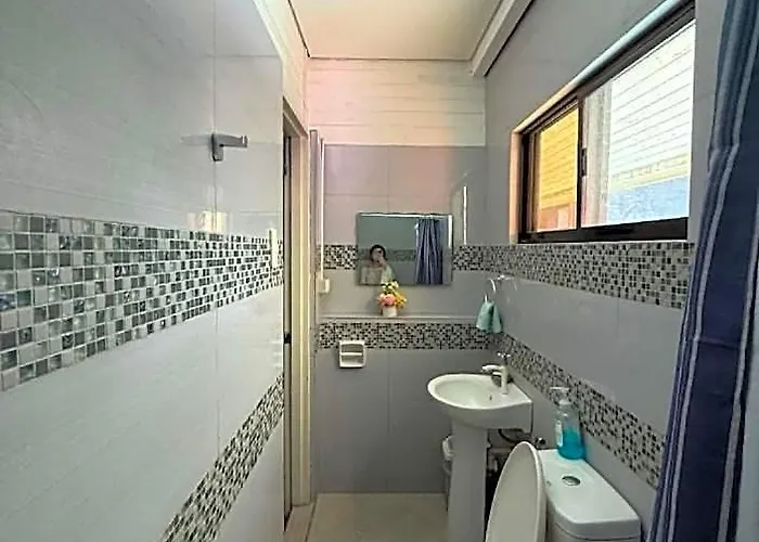 Peach Haven, A For Backpackers Hotel