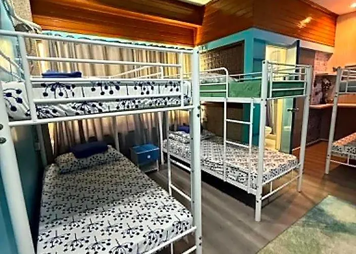Peach Haven, A For Backpackers Hotel 4*